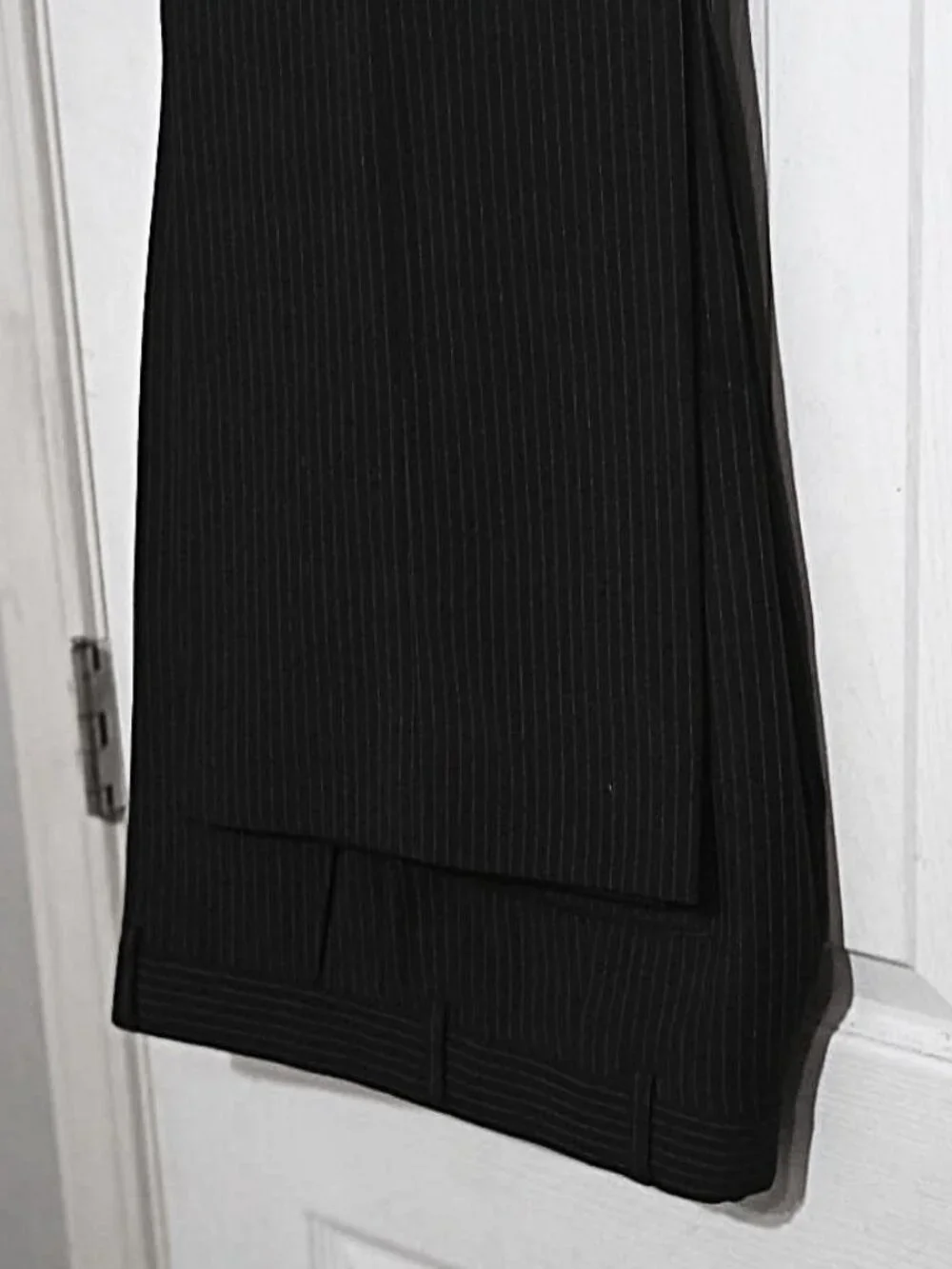 Amesbury Men Charcoal Pinstripe 2 Piece Suit  40L